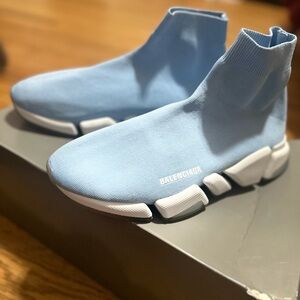 New Men’s Balenciaga size 11. Have been worn once.